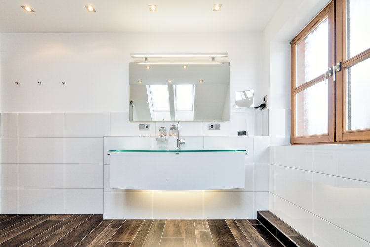 Referenz weisses Badezimmer