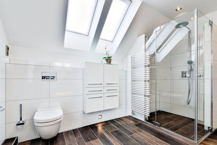 Referenz weisses Badezimmer